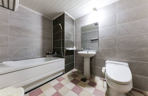 Bongmyeong-dong Hotel | Kyungha Spa Hotel