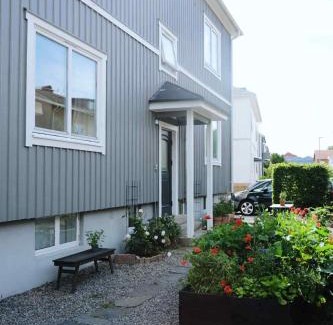 Varberg Apartment | Lägenhet med trädgård nära stad och hav