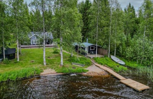 Kehys-Kainuu House | Lähderinne - 2 bedroom log cabin, private beach, wifi & sauna