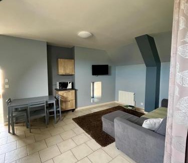 Saint-Come-de-Fresne Apartment | L'Agapanthe, avec accès piscine et jacuzzi