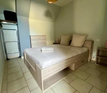 Saint-Come-de-Fresne Apartment | L'Agapanthe, avec accès piscine et jacuzzi