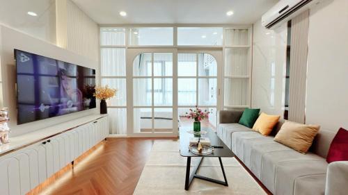 Hoang Mai Apartment | L'amie Homestay - Vinhomes Times City
