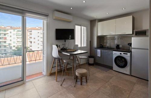 Antibes Old Town Apartment | L'Aristide - Hypercentre - Spacious - AC
