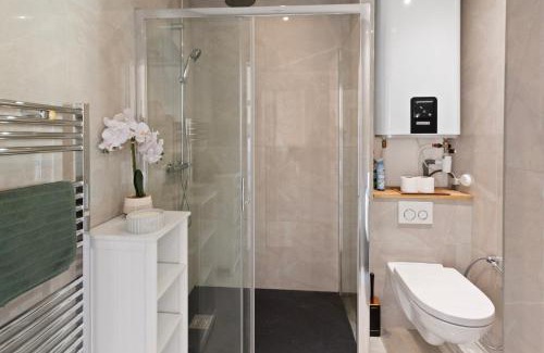 Antibes Old Town Apartment | L'Aristide - Hypercentre - Spacious - AC