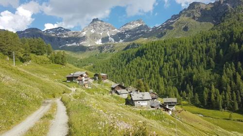 Champoluc House | L' Aroula Rooms & Restaurant
