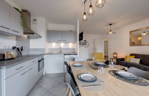 Annecy Apartment | L'Art de Ville* - 2 bedroom near the city center, terrace and garage