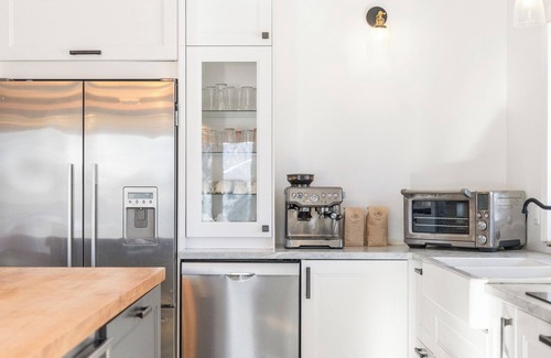 Saint Louis House | L'artiste urbain - 4-bedroom family home.