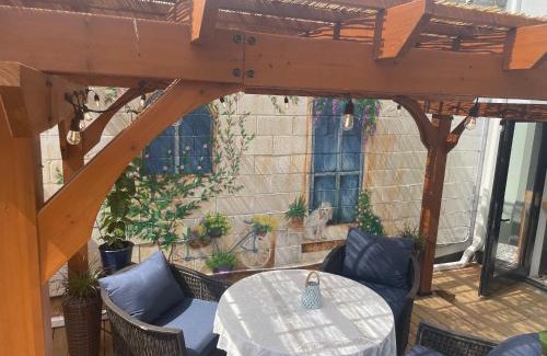 Belleville Apartment | L'auberge De France Inn