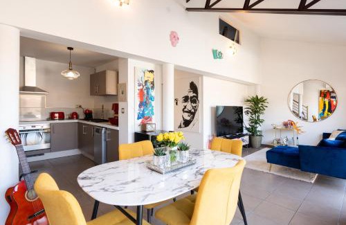 Le Pontet Apartment | L'Avant Scène Meublé 5 étoiles Parking Gratuit Jacuzzi