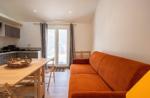 Monein Apartment | L'Azuré de Monein – Renovated Duplex with Breathtaking View, Private Pool, Garden, and Mezzanine