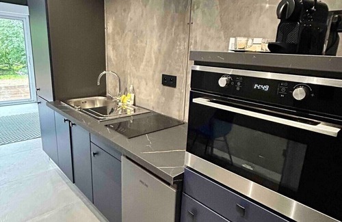Les Attaques Apartment | L'entre vous, discreet studio, private spa