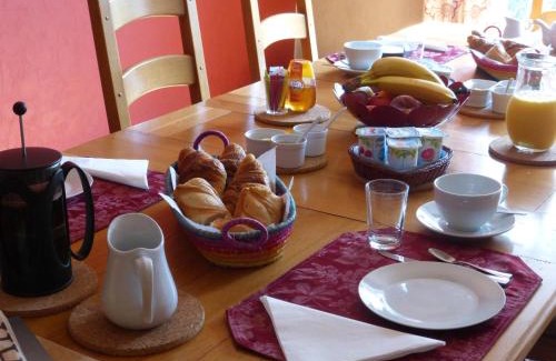 Saint-Mathieu Bed & Breakfast | L'Hirondelle Chambres d'Hotes