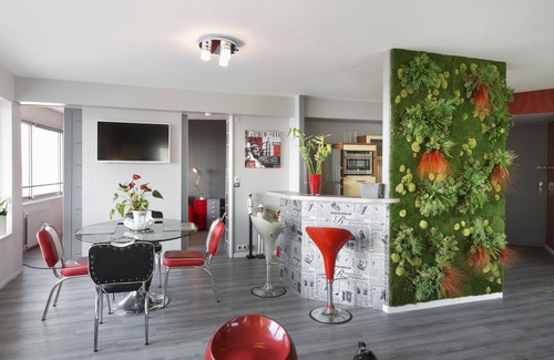 Bourg-l'Eveque Apartment | L'HORIZON - Appartement grand confort et vue sublime + parking