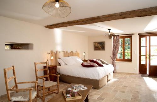 Pichanges House | L'Hote Antique - MAISON D'HOTE- 4 Suites avec cuisine