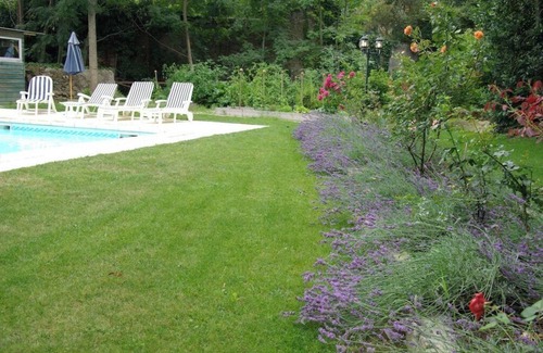Leran House | L’Impasse du Temple - Superb Holiday 1 BR, beautiful gardens, salt water pool