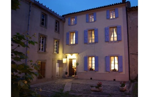 Leran House | L’Impasse du Temple - Superb Holiday 1 BR, beautiful gardens, salt water pool