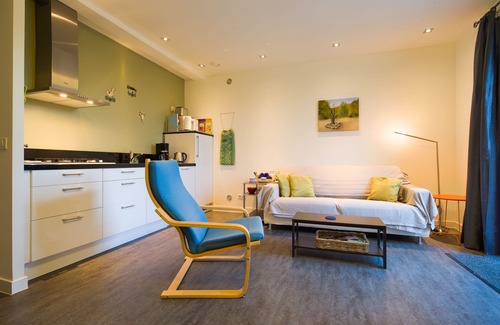 Saint-Julien-de-Lampon Apartment | l'Olive: Luxury 2 p apartment (+ baby) with private terrace and large swimming pool