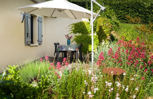 Saint-Julien-de-Lampon Apartment | l'Olive: Luxury 2 p apartment (+ baby) with private terrace and large swimming pool