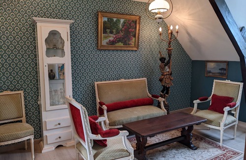 Gouarec Bed & Breakfast | "l'Orient-Express" in the Auberge des Trains Mythiques