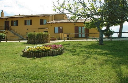 Deruta House | L'ORTO: apartment within farmhouse just 15 minutes far from Assisi.