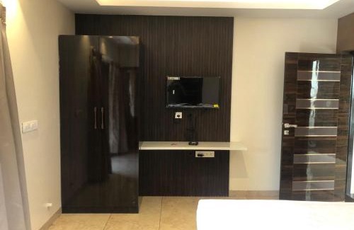 Kanchipuram Hotel | L. R RESIDENCY