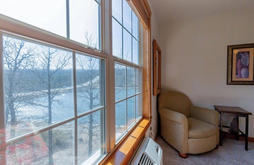 Reeds Spring Cabin | L068A, 1-Br Lakefront Cabin, Spectacular View