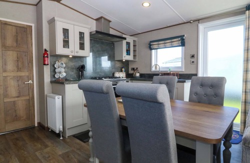 Towyn Cottage | L1 FARMER, pet friendly, with pool in Towyn