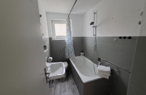 Geilenkirchen Apartment | L21-Apartment Geilenkirchen OT Teveren, 3 Zimmer, 6 Betten, Standardisierte Ausstattung, ideal für Reisende, Pendler, Familien