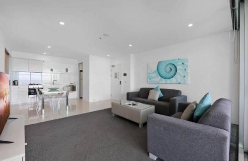 Gold Coast Apartment | L36 Skyline view Lux and Modern APT at Q1 Resort 2BR 1B 1C