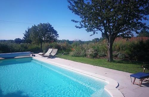 Barriac-les-Bosquets Apartment | La appartement des rosiers