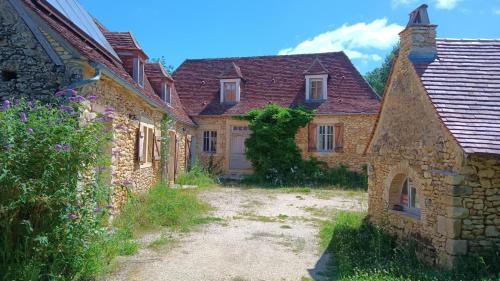 Savignac-de-Miremont House | La baignade aux iris