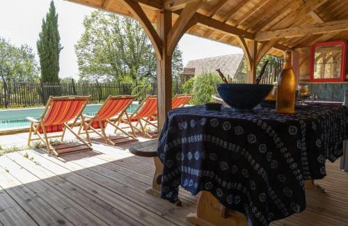 Savignac-de-Miremont House | La baignade aux iris