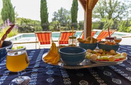Savignac-de-Miremont House | La baignade aux iris