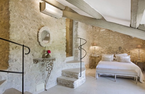 Menerbes Hotel | La Bastide De Marie