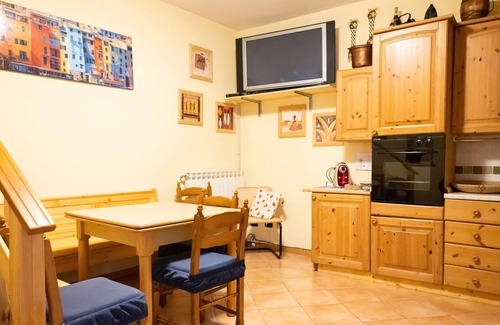 Brusimpiano Apartment | La Bella [Franco's Court]