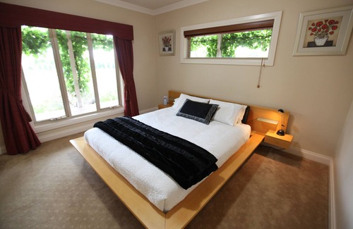 Batesford Bed & Breakfast | La Bella Vita