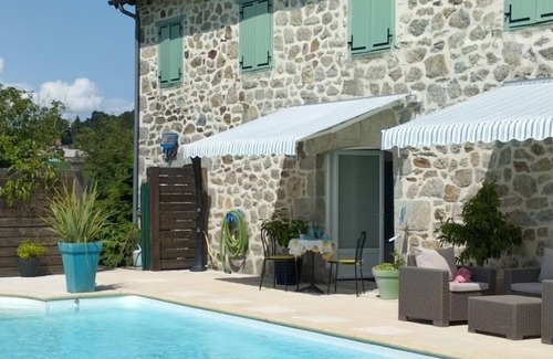 Junhac Apartment | la Belle Châtaigne (Sleeps 4) 2 Bedrooms with 2 shower rooms one with ensuite