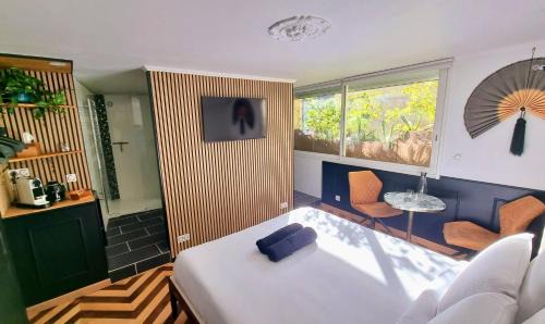 Grand Parc-Paul Doumer Bed & Breakfast | La Belle Endormie B&B French Guest house