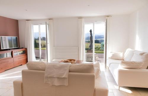 Cottens Ski Chalet | La Belle Ferme