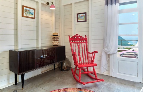 Cafeiere Villa | La Berceuse Rouge, villa