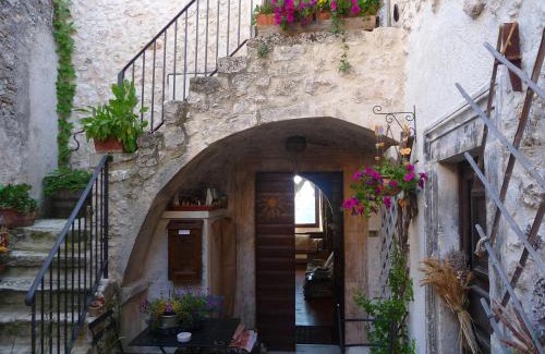 Santo Stefano di Sessanio Bed & Breakfast | La Bifora e Le Lune Vico sotto gli archi 5