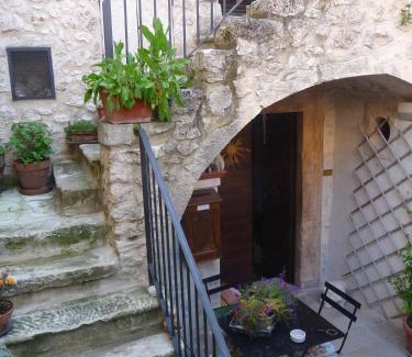 Santo Stefano di Sessanio Bed & Breakfast | La Bifora e Le Lune Vico sotto gli archi 5