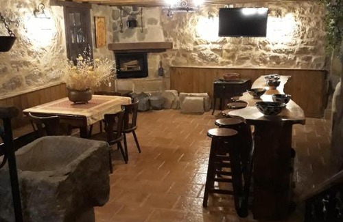 Cuzcurrita de Rio Tiron House | La Bodeguita