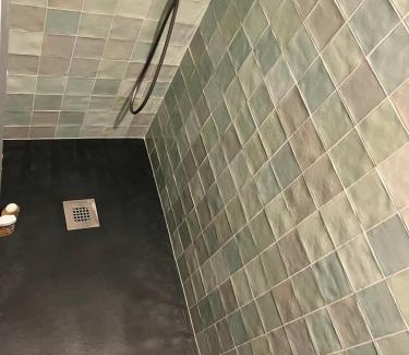 Saint-Sebastien-sur-Loire House | La Bonbonnière en bois, Maison passive, Draps inclus, Parking sur rue facile & gratuit