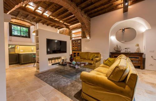 Oltrarno Apartment | La Bottega del Ferro by Mmega