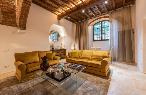 Oltrarno Apartment | La Bottega del Ferro by Mmega