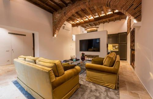 Oltrarno Apartment | La Bottega del Ferro by Mmega