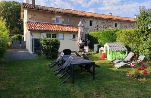Mazieres-en-Gatine House | la bouquetiere