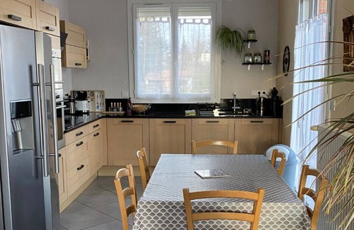 Brioude House | La Brivadoise, pleasant townhouse with swimming pool