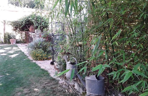Fontaine-Francaise Bed & Breakfast | La Brocantine